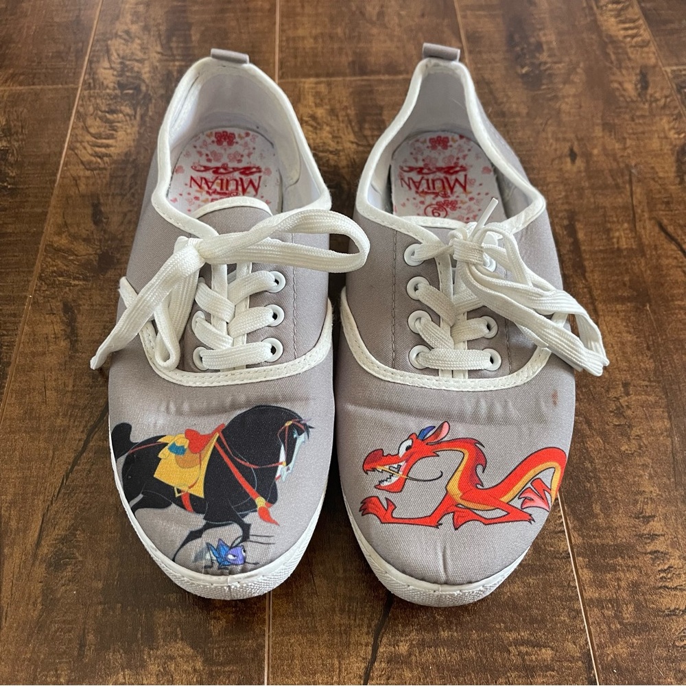 Disney mulan ladies size 9 shoes